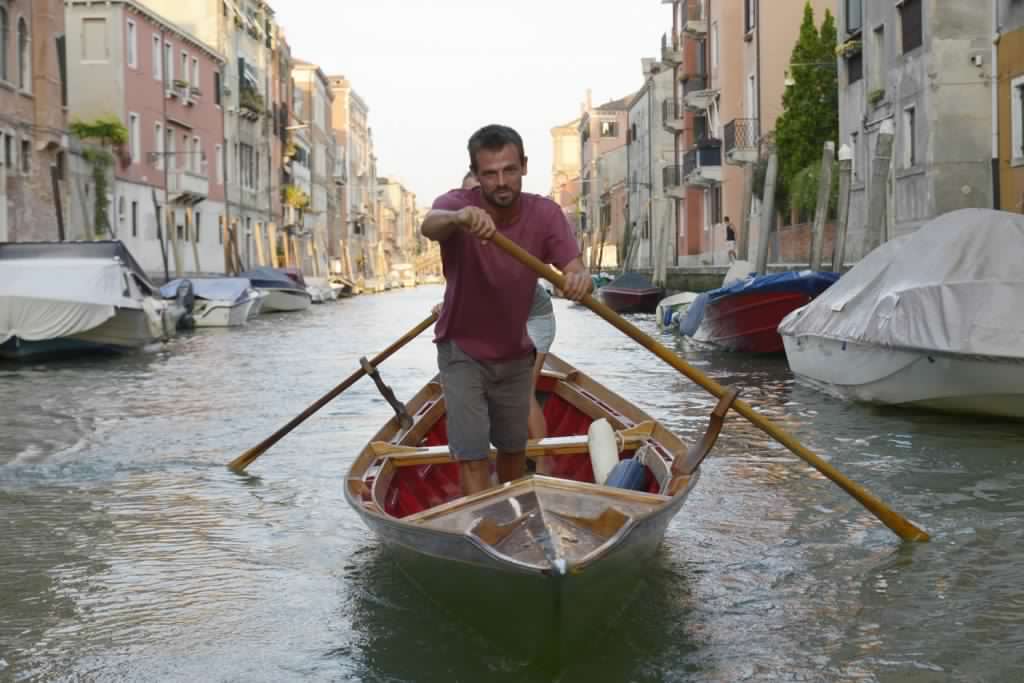 Traditional Venetian rowing experience on the canals